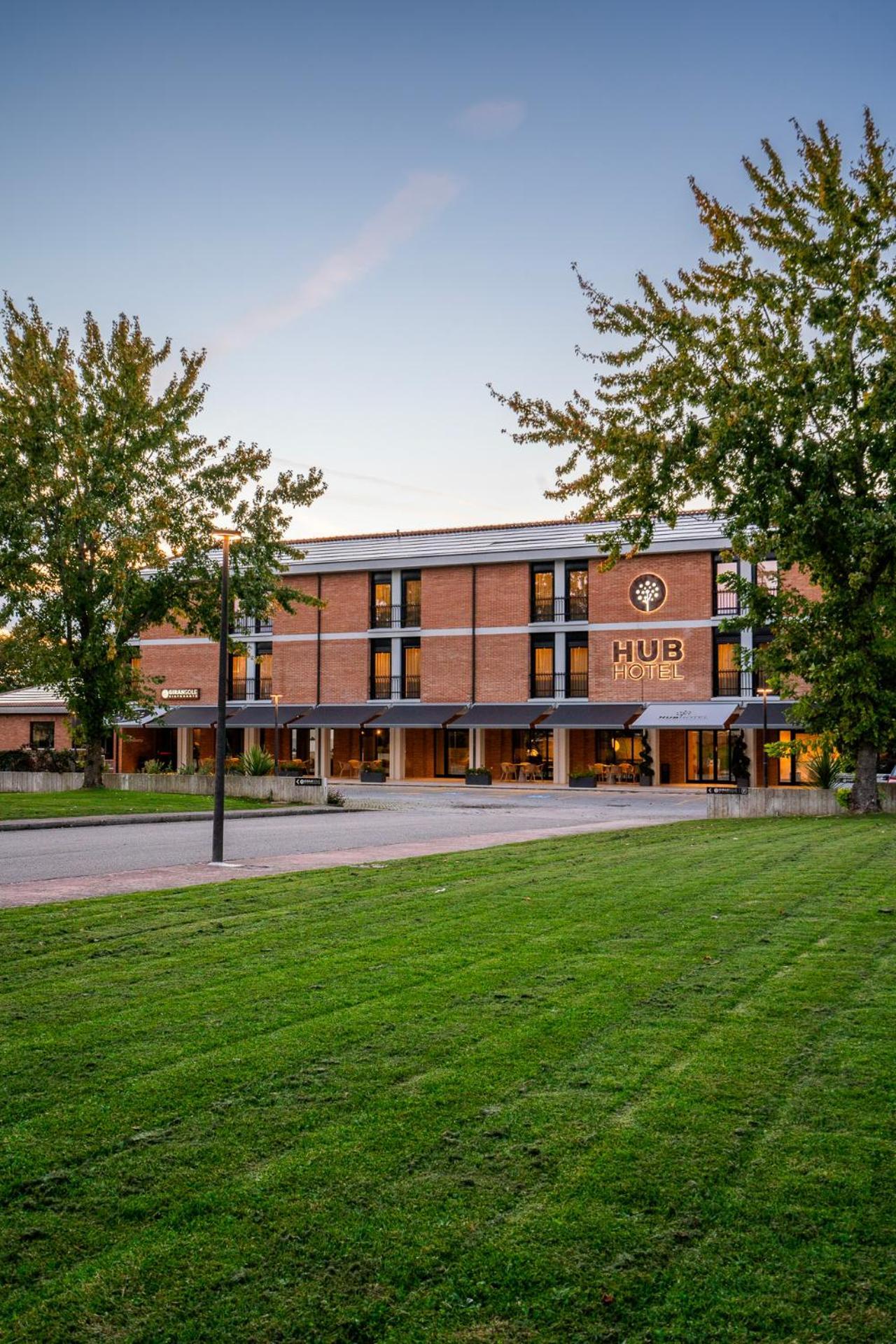 Hub Hotel Губбио Экстерьер фото