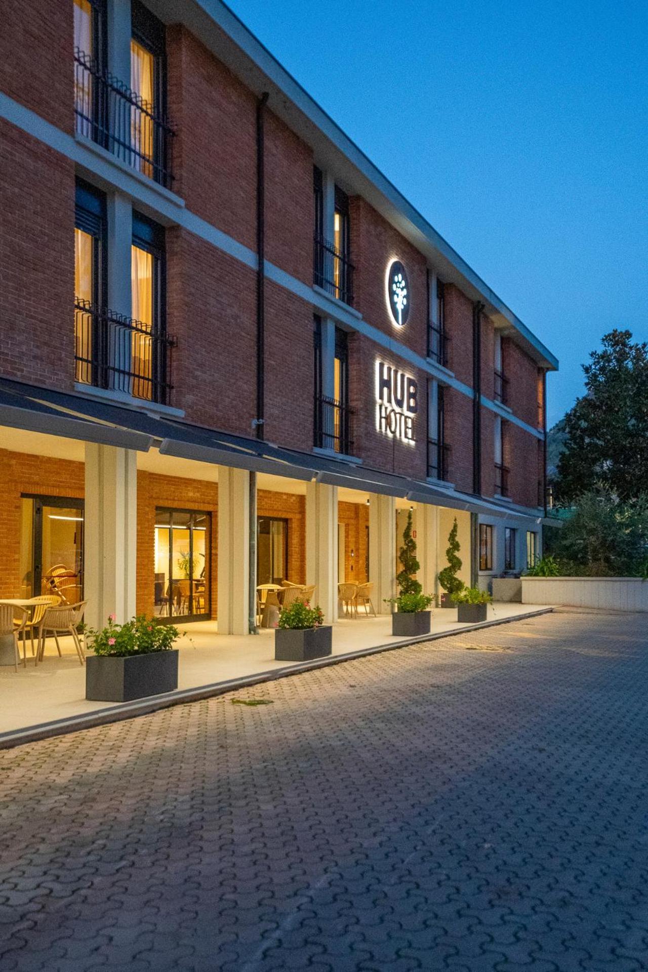 Hub Hotel Губбио Экстерьер фото