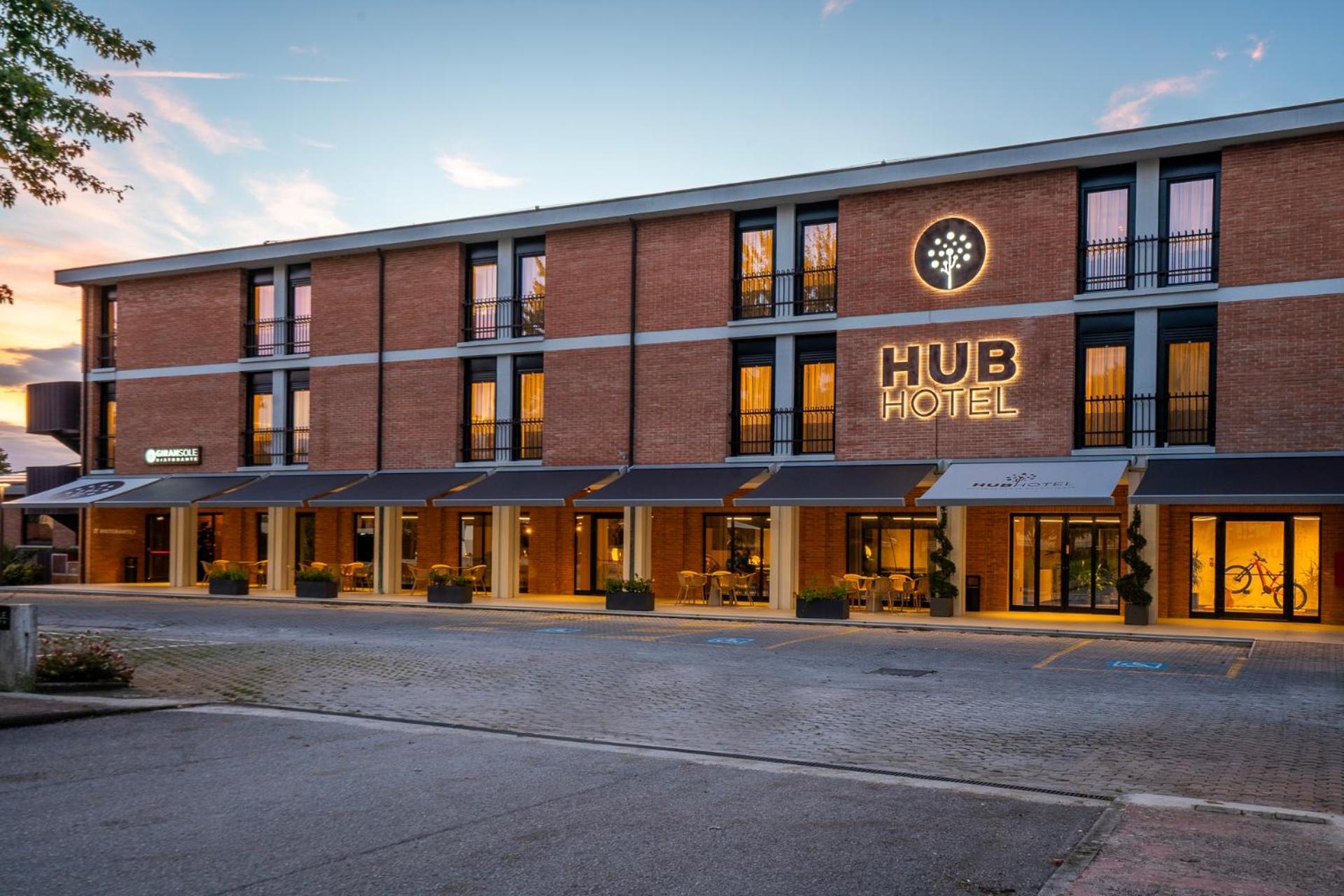 Hub Hotel Губбио Экстерьер фото