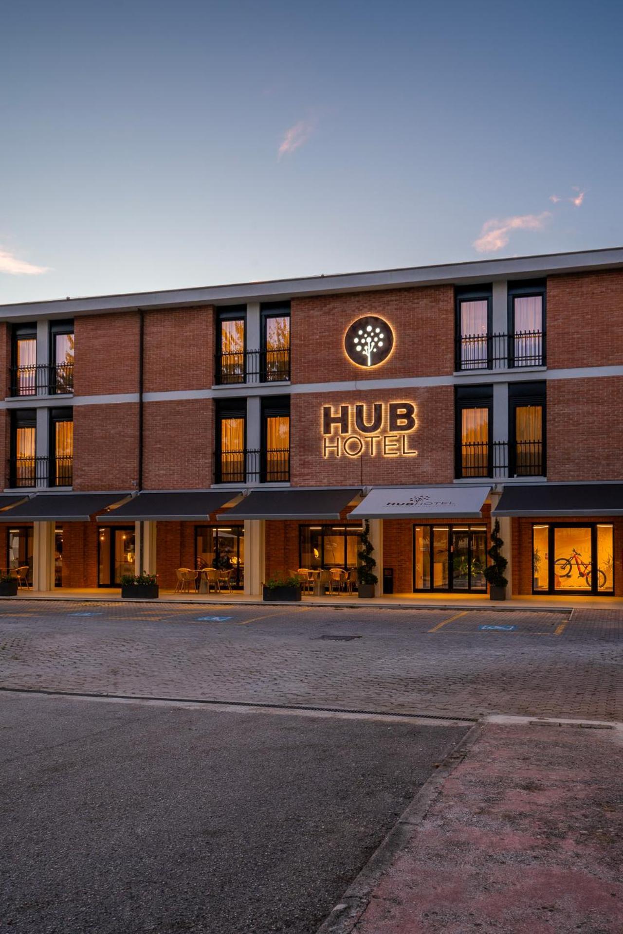 Hub Hotel Губбио Экстерьер фото